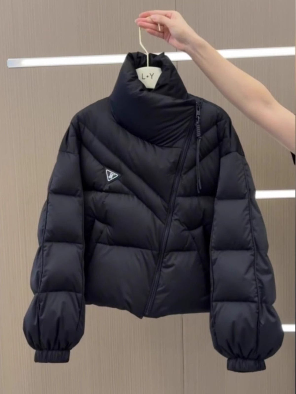 High-End and Stylish Black Cotton Jacket 2026 Spring Festival Fashionable Short Style for Petite People, Warm and Thickened Cotton Coat