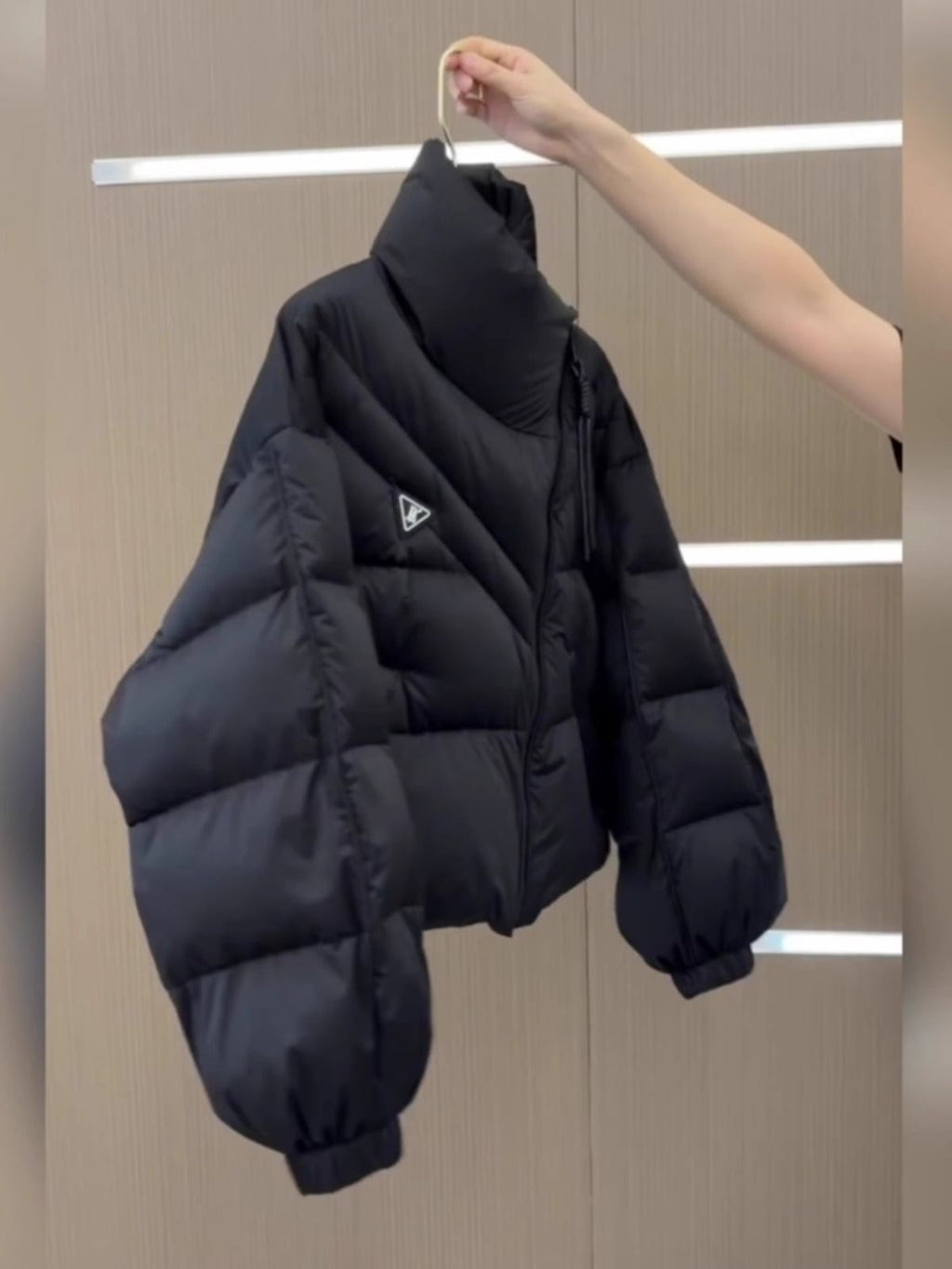 High-End and Stylish Black Cotton Jacket 2026 Spring Festival Fashionable Short Style for Petite People, Warm and Thickened Cotton Coat