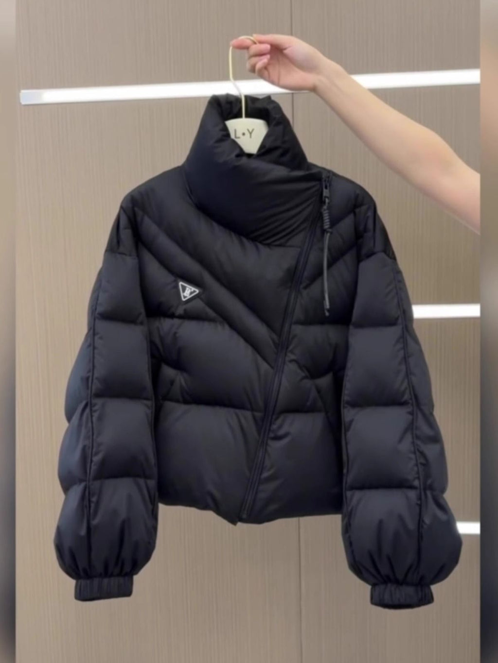 High-End and Stylish Black Cotton Jacket 2026 Spring Festival Fashionable Short Style for Petite People, Warm and Thickened Cotton Coat