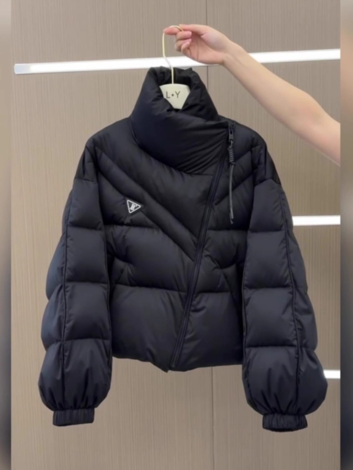 High-End and Stylish Black Cotton Jacket 2026 Spring Festival Fashionable Short Style for Petite People, Warm and Thickened Cotton Coat